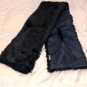 Banana Republic Faux Fur Scarf Satin Back Navy Blue 52x8”